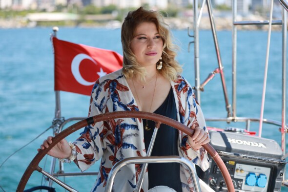 POLİTİKA VE EKONOMİ HABERCİSİ YELİZ ŞENYERLİ, MAGAZİNE HABER OLDU