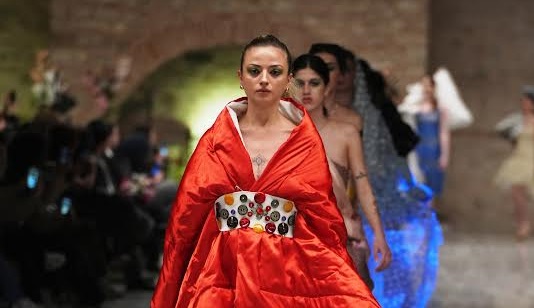 YILDIZ TEKNİK ÜNİVERSİTESİNDEN WONDERLANDE DEFİLESİ
