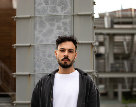 Emre Azaklar, yeni teklisi “Arada Bir Görüşmeli”yi dinleyicileriyle buluşturdu!