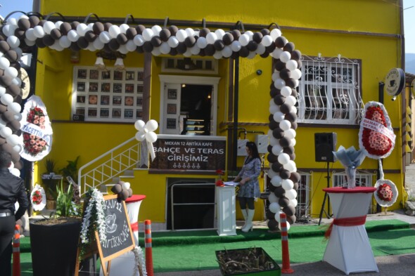 “MEKAN 12 ANTİKA KAFE” BURSA’YA RENK KATTI..!!