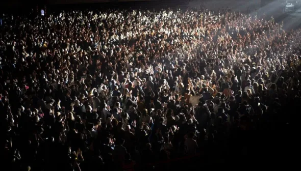 200 BİN KİŞİLİK KONSER