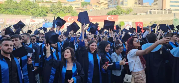 GENÇLER ÜNİVERSİTE DİPLOMASIYLA MARKETLERDE GELECEK ARIYOR; HAYALLER RAFLARDA KALDI