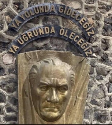 ATATÜRK’Ü DÜNYADAKİ TEK LİDER OLARAK TANIYAN BÖYLE BİR ÜLKEDE YAŞAMAK İSTER MİYDİNİZ????