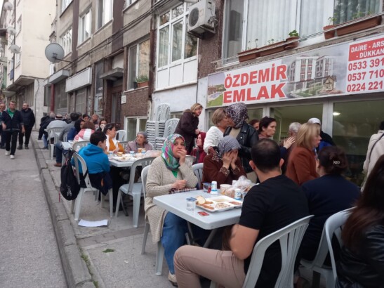 Asırlık Esnaftan Sokak İftarı!