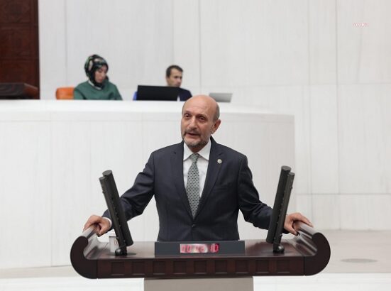 Bozbey harici gülümseyen var mı?