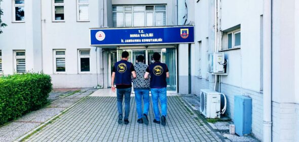 Vatandaşları hedef alan 3 şüpheli kıskıvrak yakalandı, 138 bin TL iade edildi!