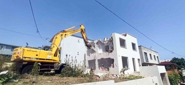 Mudanya Belediyesi’nden Vicdanları Yaralayan Yıkım! Mesudiye’de Hukuk Beklenmeden Evler Yıkıldı!