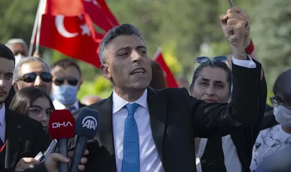 Yenilik Partisi Genel Başkanı Öztürk Yılmaz’dan Diyanet İşleri Başkanı Ali Erbaş’a Sert Eleştiri: “Arapça’yı Anlamıyorsan, Türkçe’ye Neden Karşısın?”