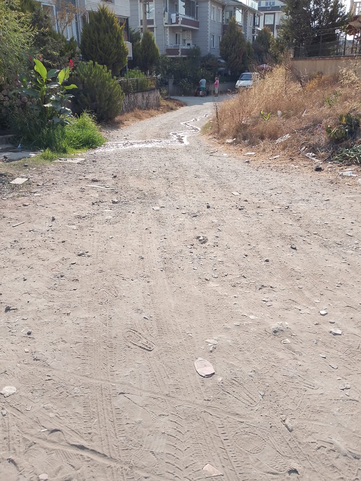 Karasu’da Vatandaşların Tek Talebi: “Başkan Sarı, Bu Yolu Yapın!”