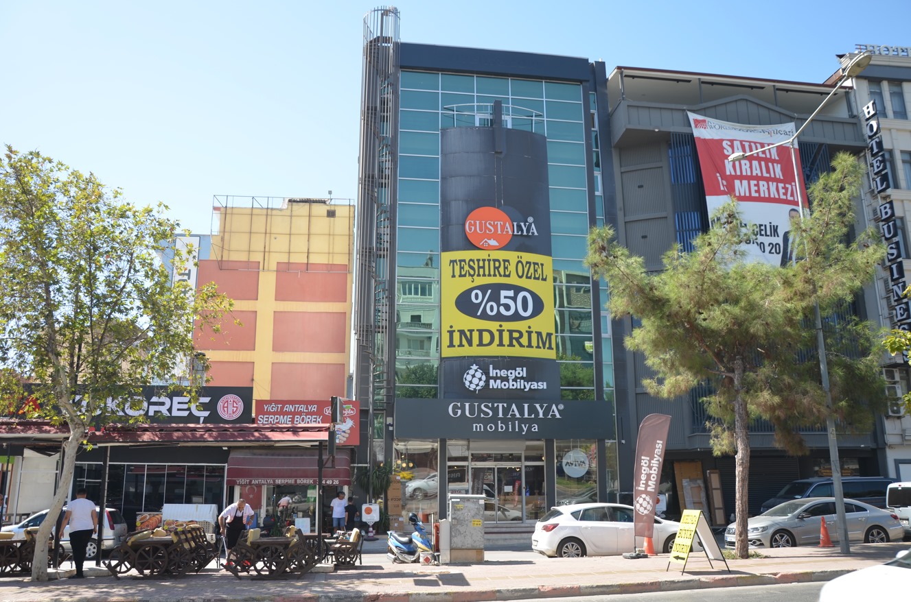 GUSTALYA MOBİLYA’DA BAŞKAN HAKAN TÜTÜNCÜ İLE KEYİFLİ KAHVALTI
