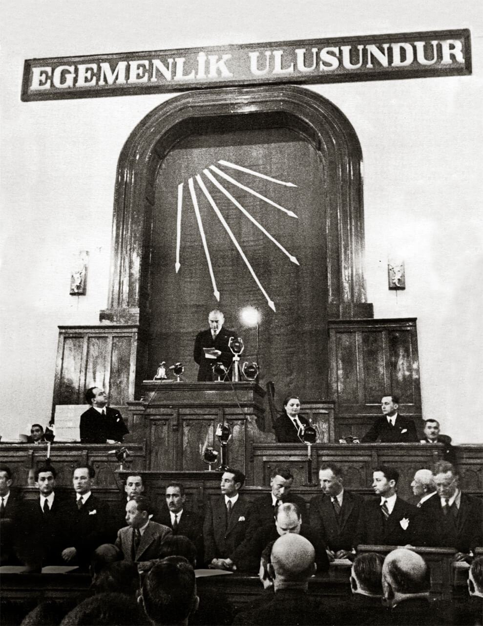 “Eksik Açılan Meclis ve Duvarlarda Asılı Egemenlik”