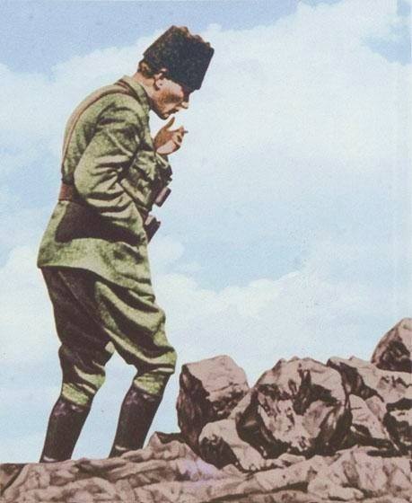 MUSTAFA KEMAL ATATÜRK, YOLUNDA ÖLÜR ANCAK DEVRİMLERİNDEN, EMANETİNDEN ASLA VAZGEÇMEYİZ.