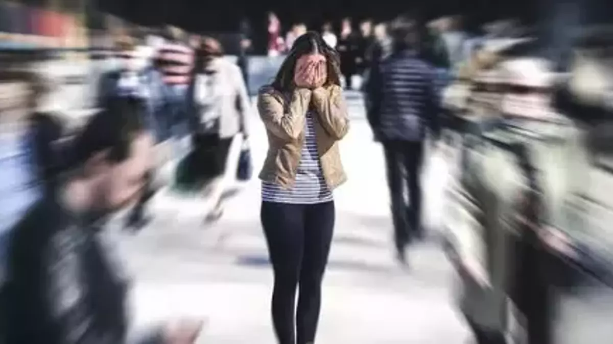 “Lüksün ve Gösterişin Gölgesinde Yabancılaşmak”