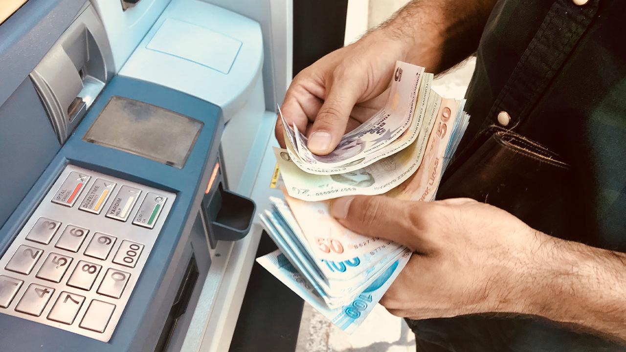EMEKLİLERİN TERCİHİ DEĞİŞTİ, İKTİDARA SARI KART!