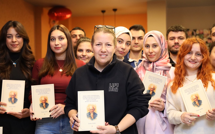 DR. ÖZDEN DERE’DEN YENİ KİTAP: “FROM UTOPİA TO RETROTOPİA” ÖĞRENCİLERİ YALNIZ BIRAKMADI