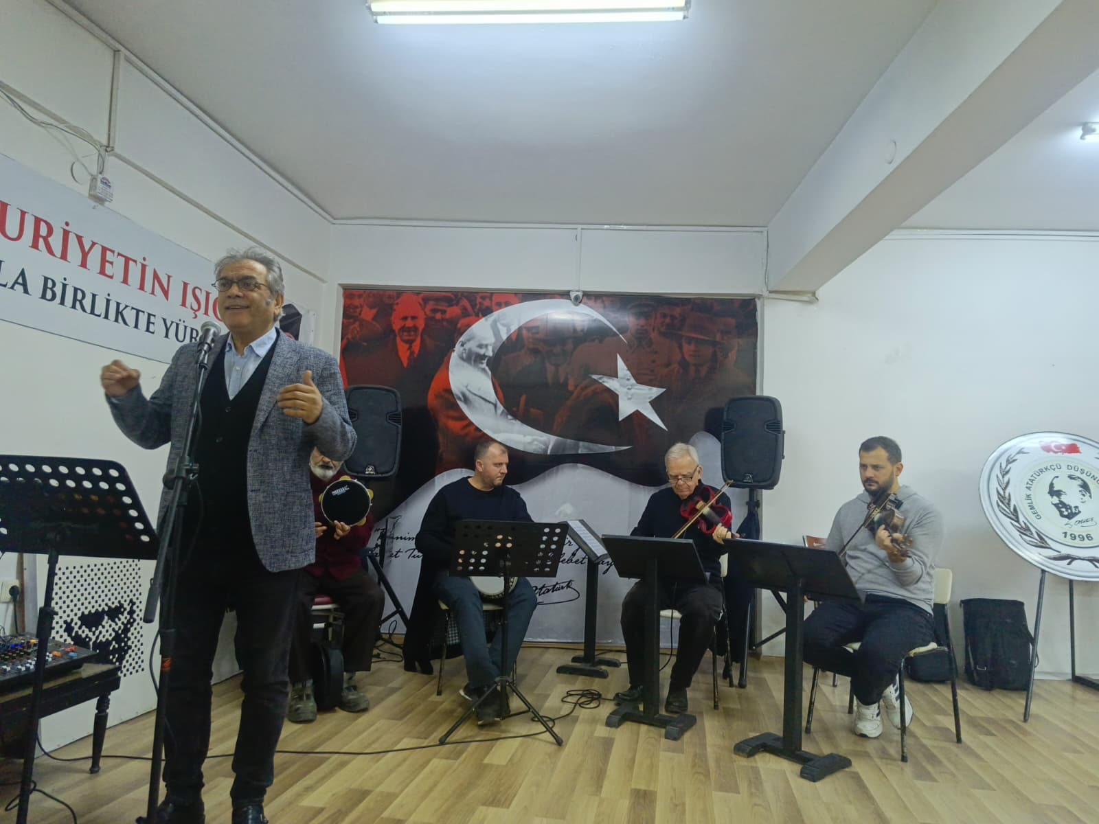 Umurbey Celal Bayar Kültür ve Sanat Derneği’nden Sanat Güneşi Zeki Müren’e Anlamlı Vefa Gecesi