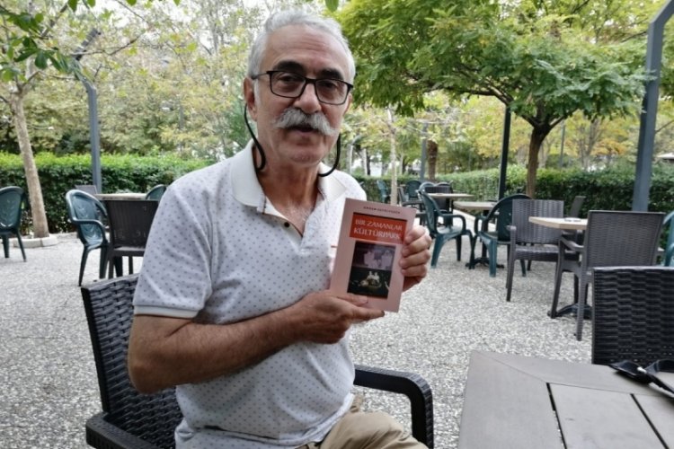 EKREM HAYRİ PEKER GÖZÜYLE: BURSA’DA EDEBİYATIN DİRENİŞ HATTI VE AKATALPA’NIN 26 YILLIK HAFIZASI