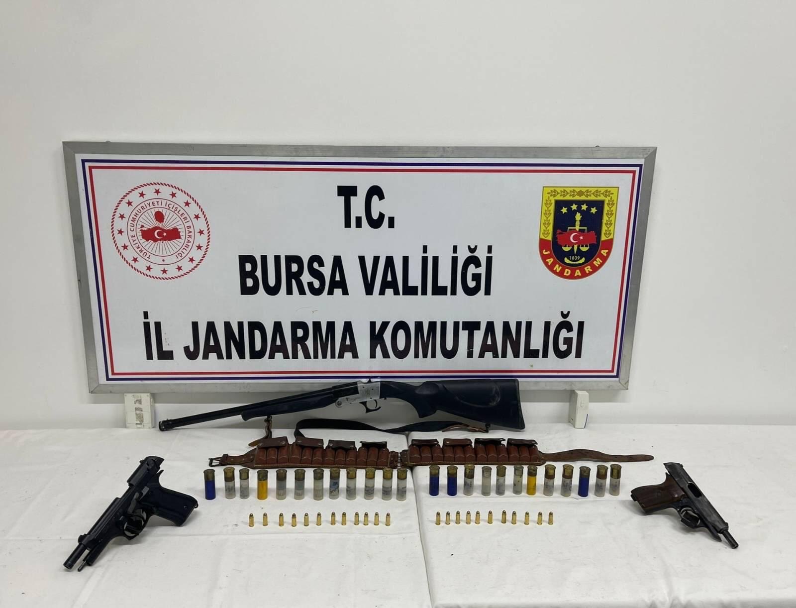 İznik’te Ruhsatsız Silah Operasyonu: Çok Sayıda Mühimmat Ele Geçirildi