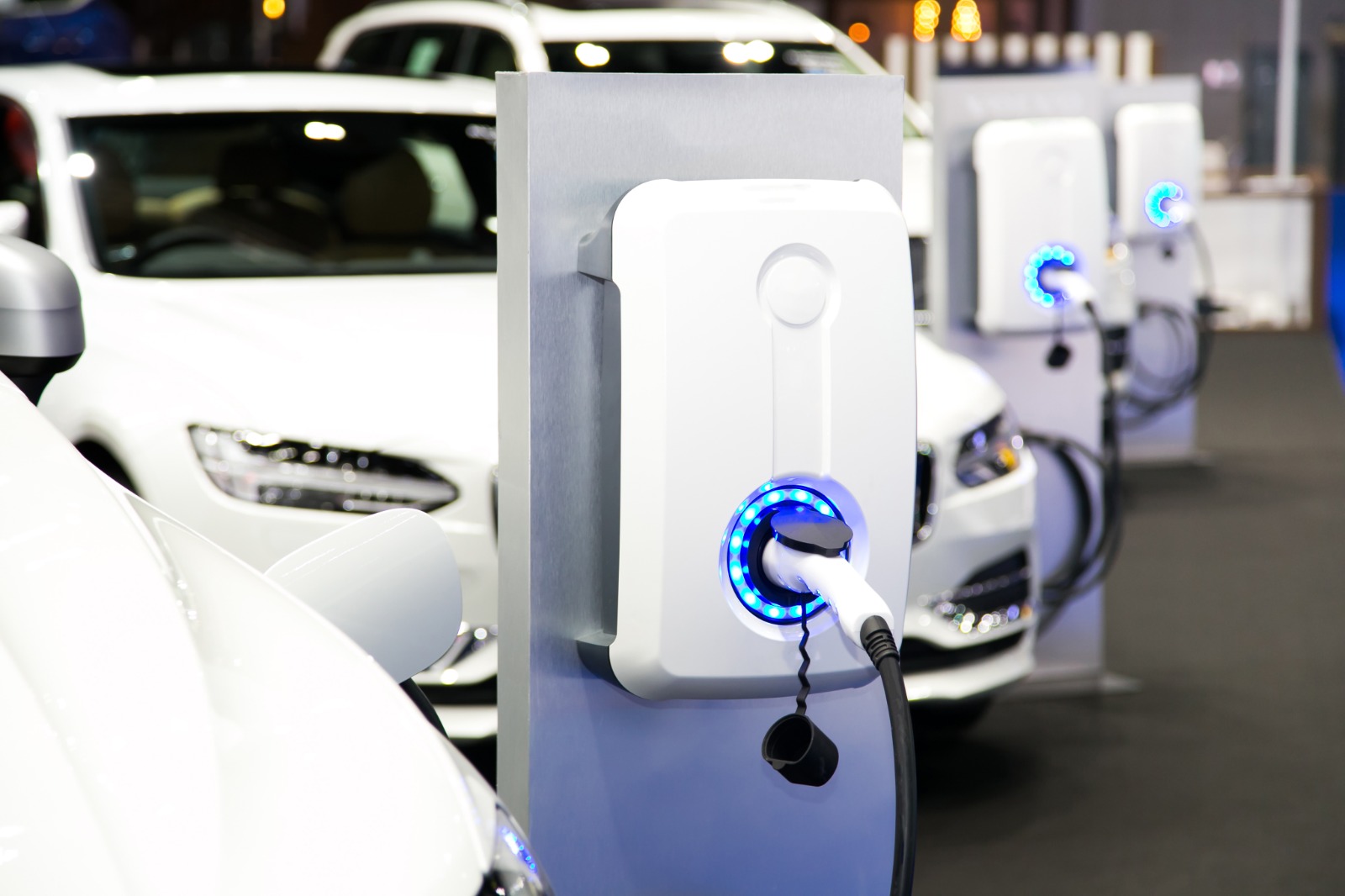 Bursa Mustafakemalpaşa’da Elektrikli Araç Şarj İstasyonu Eksikliği Tepki Çekiyor