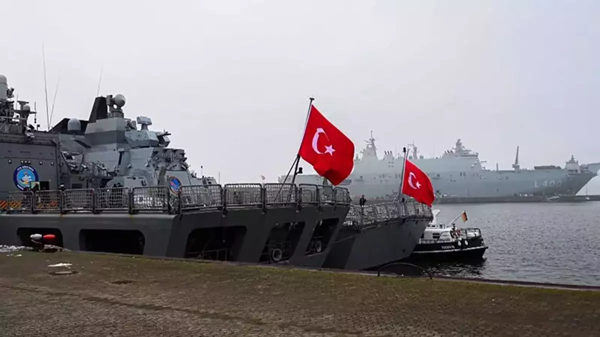 Türk Savaş Gemileri Kiel Limanı’nda