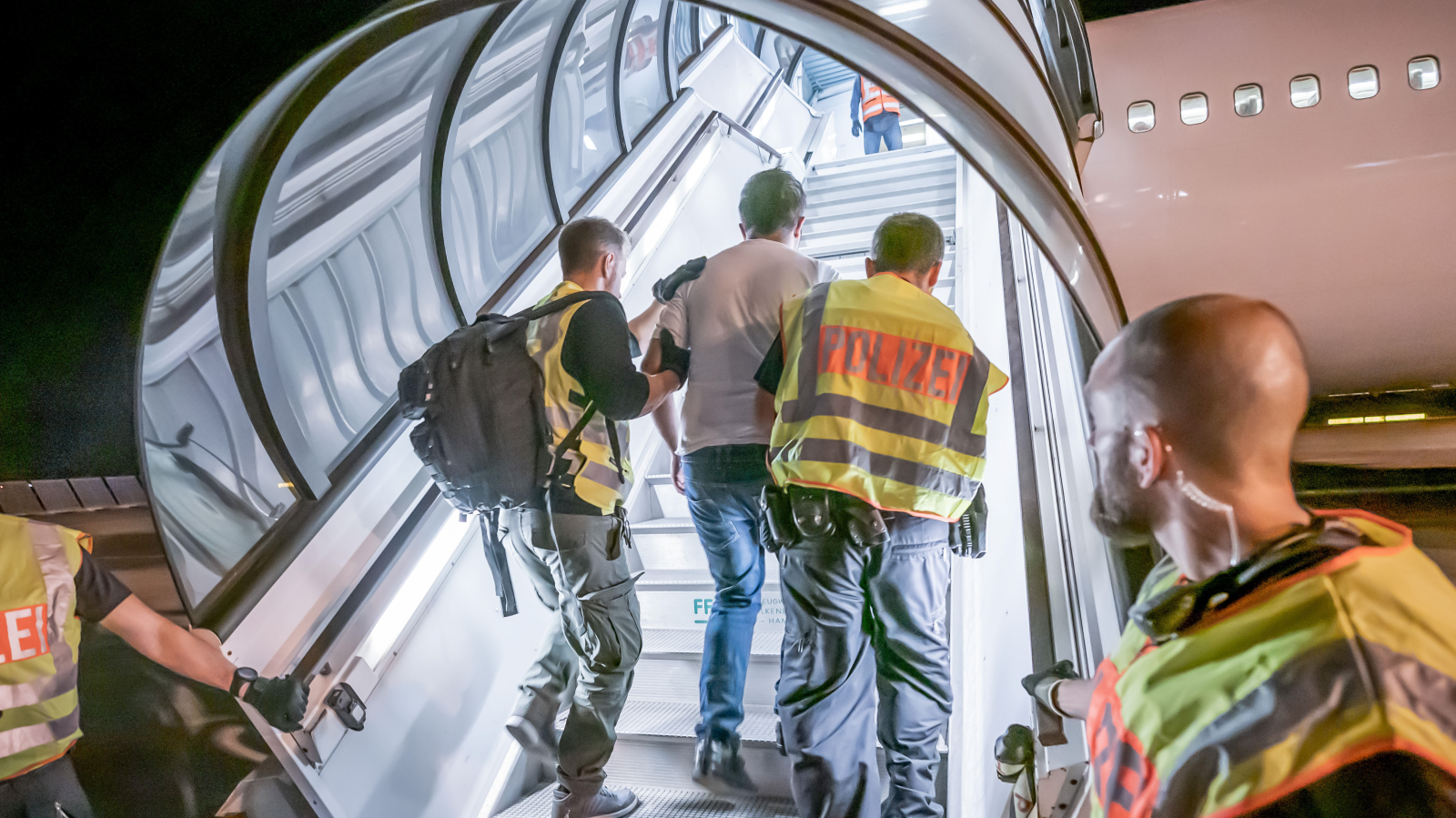 Almanya’da Metro Cinayeti Sonrası Tartışma: “Suç İşleyen Yabancılar Sınır Dışı Edilsin” Çağrısı
