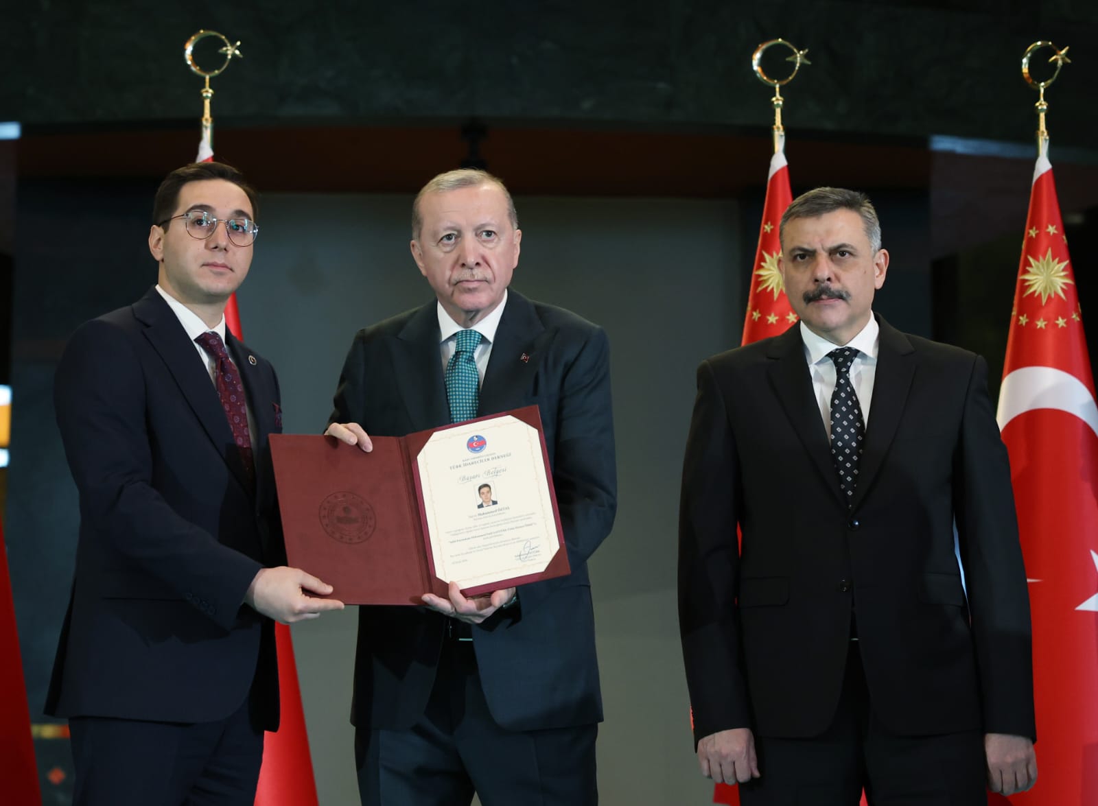 Gönüllere Dokunan Devlet Adamı: Muhammed Öztaş’a Cumhurbaşkanından “Üstün Hizmet Ödülü”