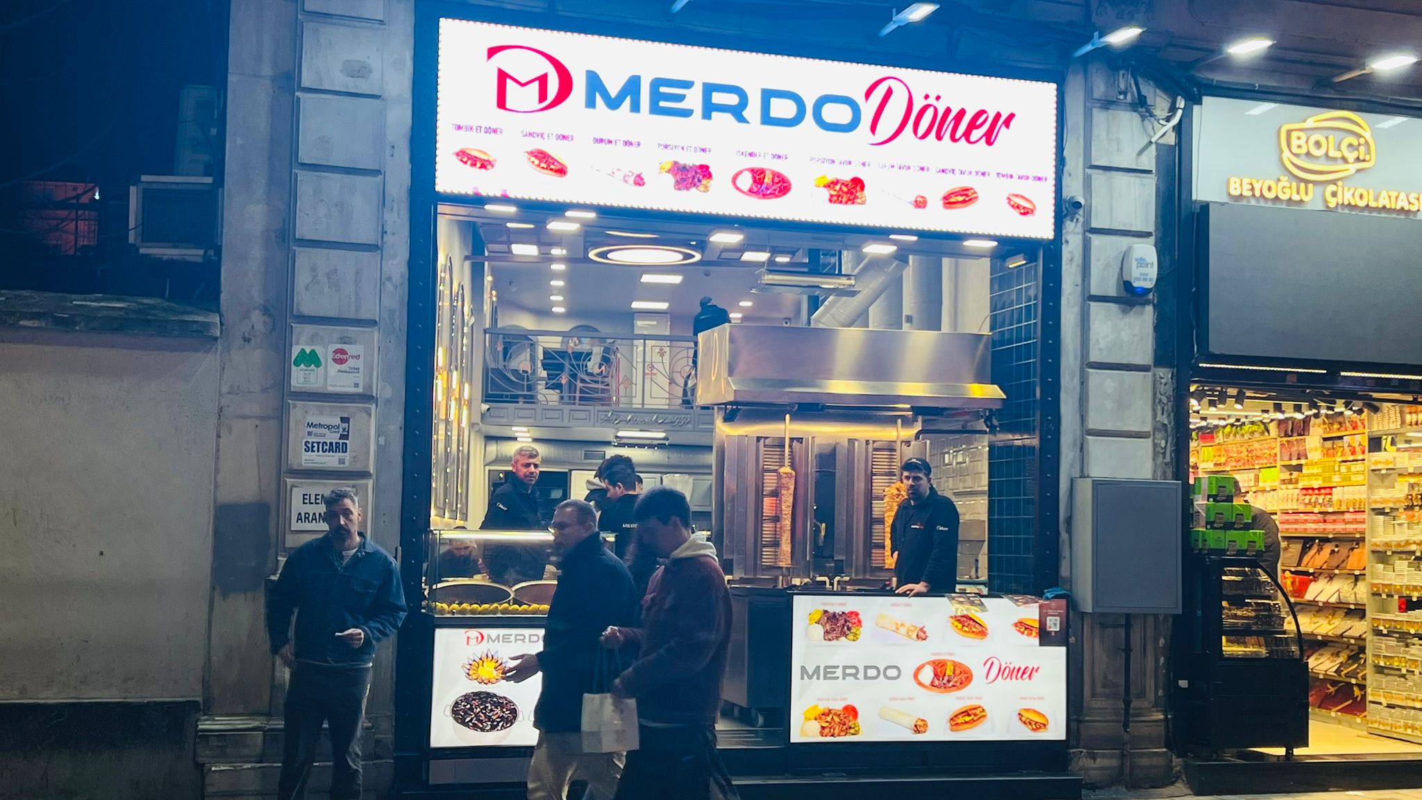 İstiklal Caddesi’nin Lezzet Durağı: Merdo Döner Turistlerin Gözdesi Oldu