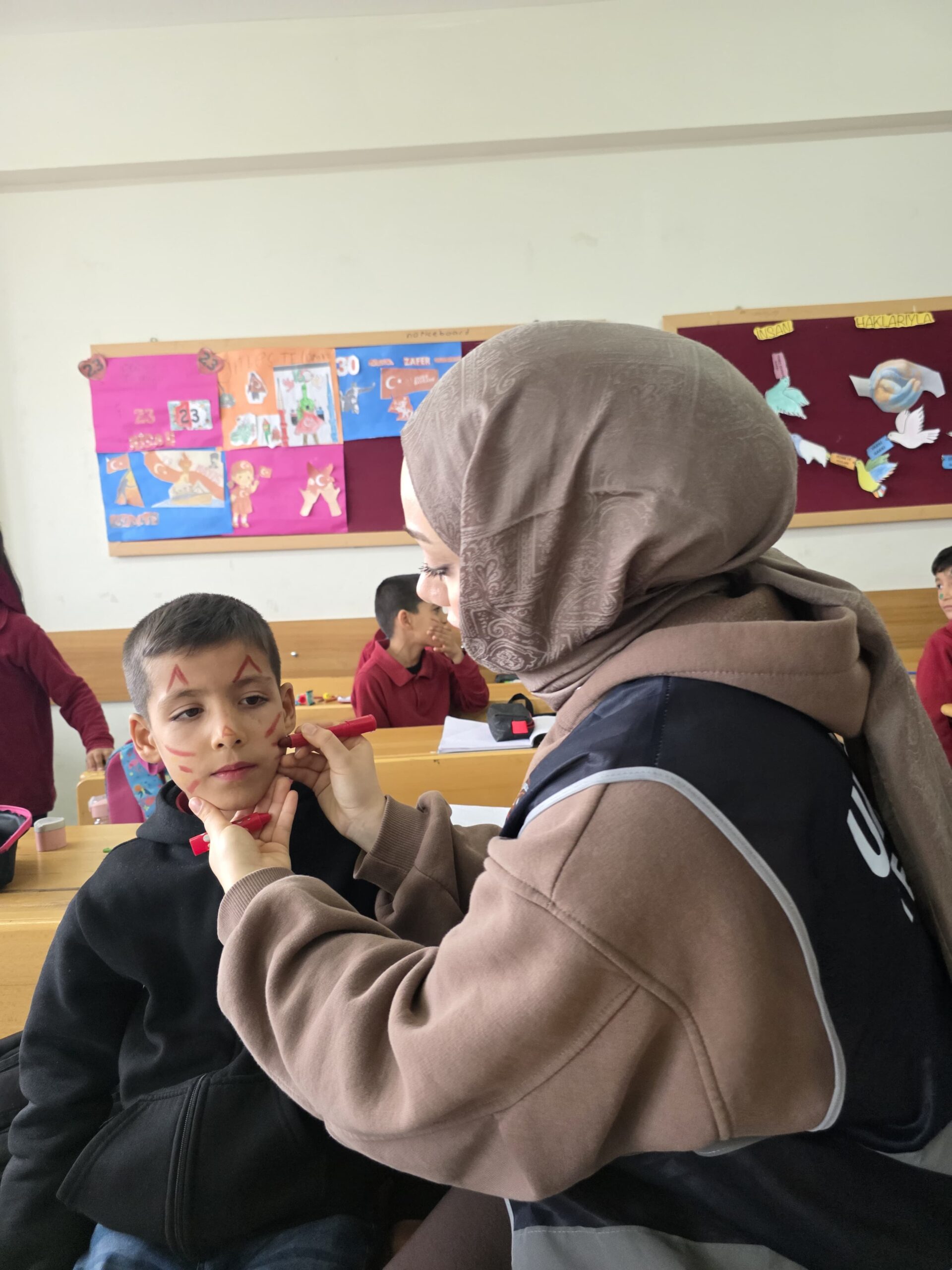 “Sadece Kitap Değil, Umut Taşıyoruz”