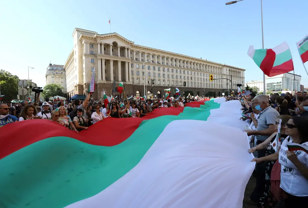 Bulgaristan’da Siyasetin Yol Ayrımı: Korku mu, Demokrasi mi?