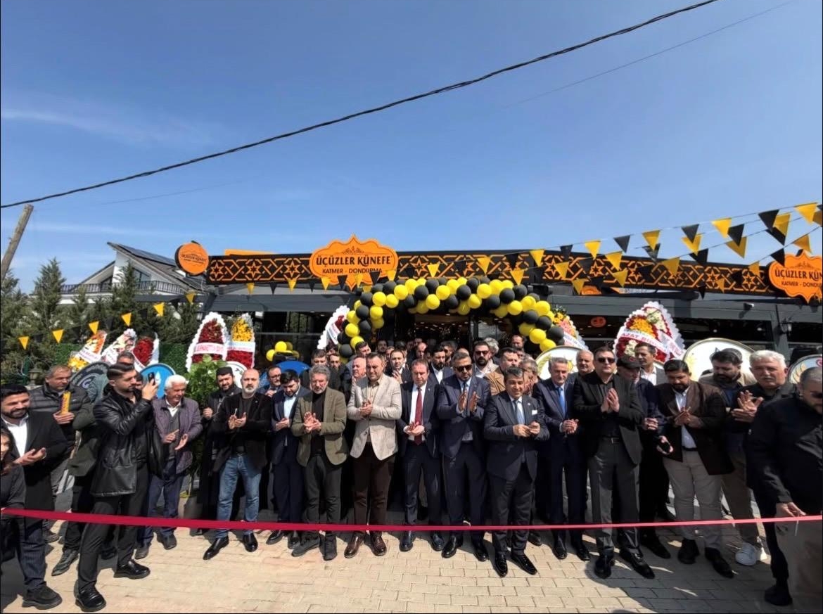 Bursalılar Üçüzler Künefe ile Eşsiz Lezzetle Buluştu