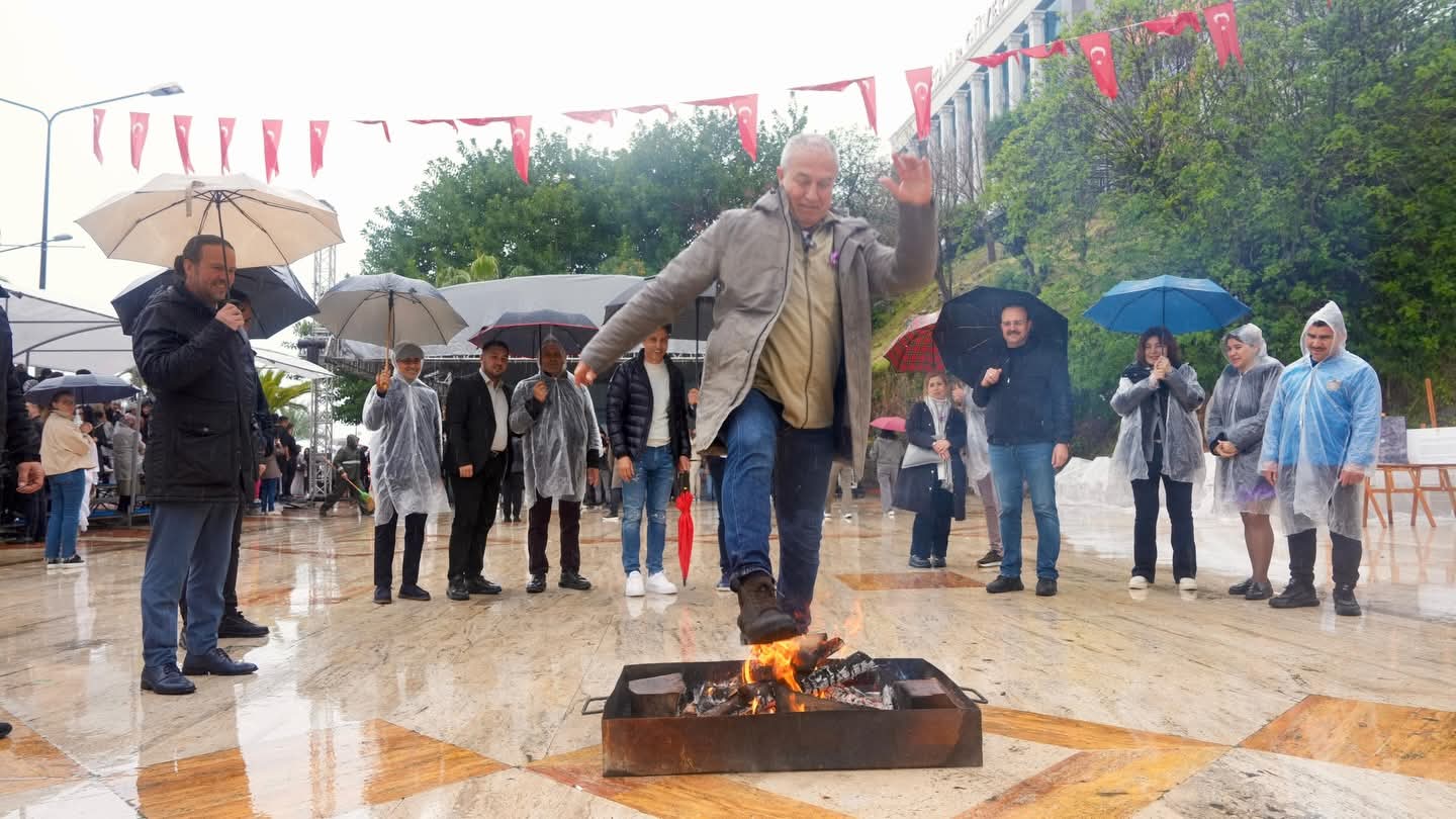 BAŞKAN ÖZÇELİK BADEM AĞACINDAN DÜŞTÜ