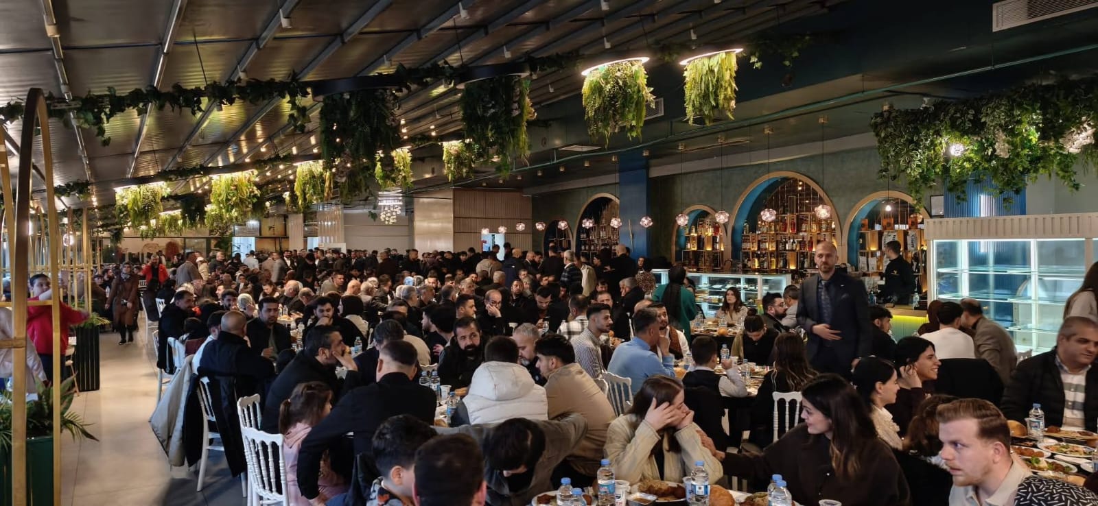 BATMAN’DA KARDEŞLİK SOFRASI: ŞEHİT VE GAZİ AİLELERİ MHP İFTARINDA BULUŞTU