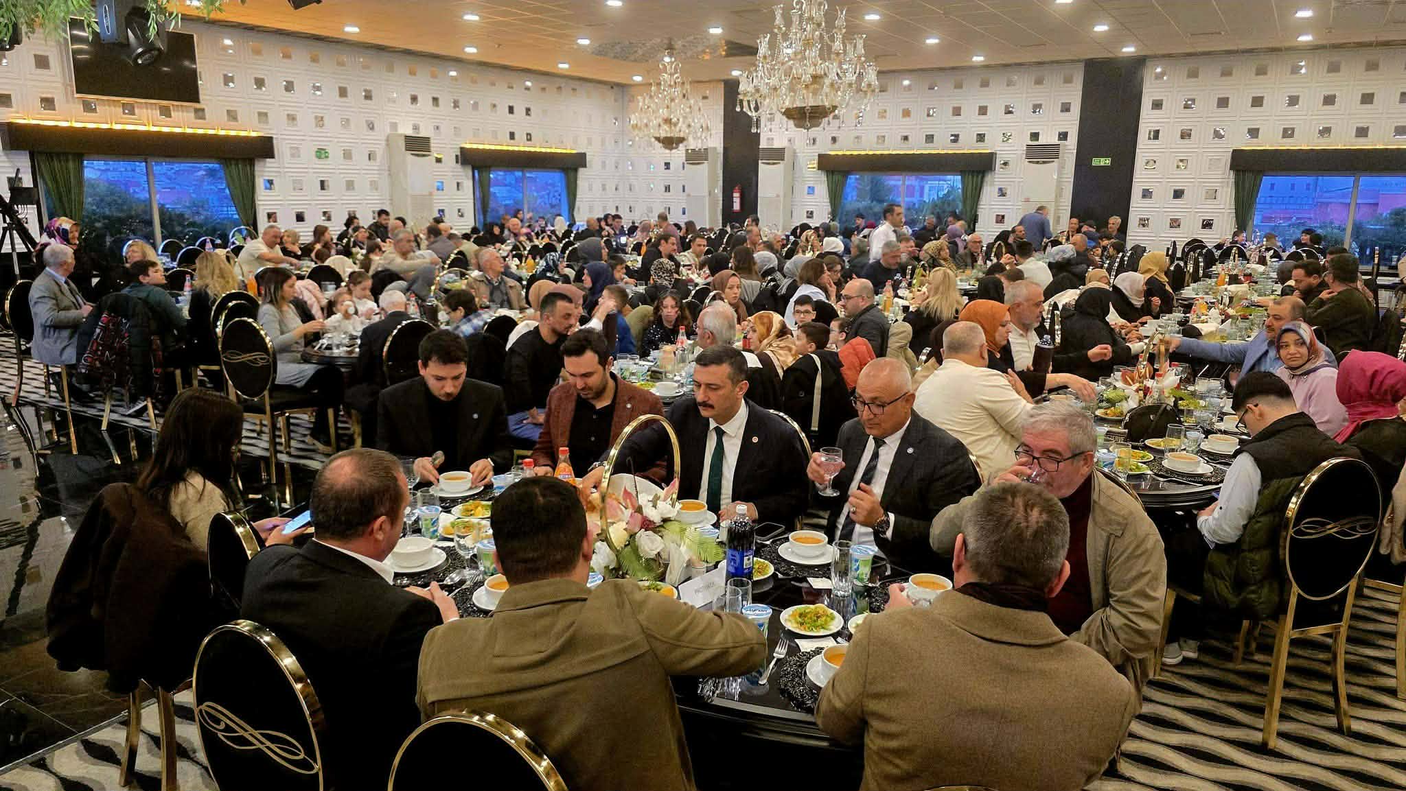 BURSA’DA ANTALYALILARIN GÖNÜL SOFRASI: FEDERASYON GÜCÜ VE MANEVİ ŞÖLEN BİR ARADA