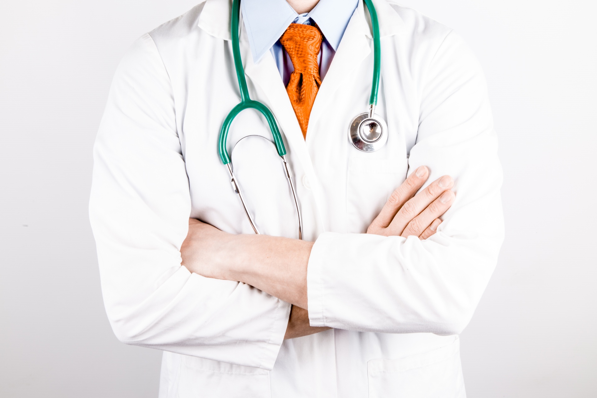 “BİLGİ, VİCDAN VE SABIRLA AYDINLANAN BİR MESLEK: DOKTORLUK”
