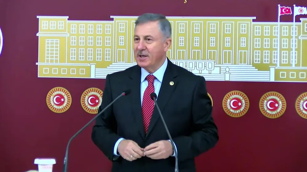 Özdağ, İtalyan Lisesi Öğretmenlerinin Mağduriyetini TBMM’ye Taşıdı