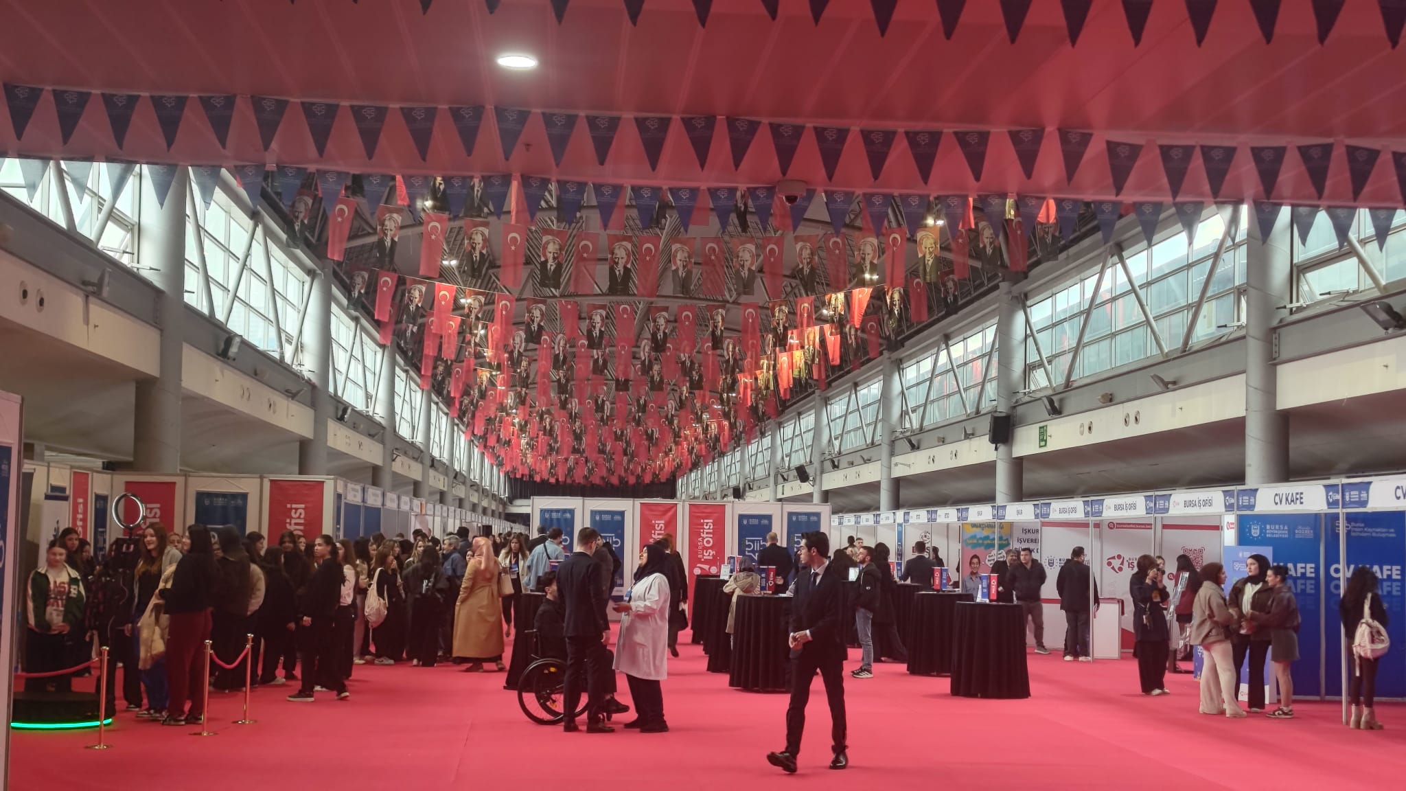 BURSA’DA KARİYER VE İSTİHDAM ZİRVESİ BAŞLADI: İŞ DÜNYASI MERİNOS’TA BULUŞUYOR