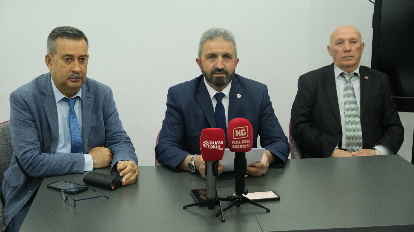 Karacabey’de Siyaset Isınıyor: Destek Var Ama Sert Uyarılar da Masada
