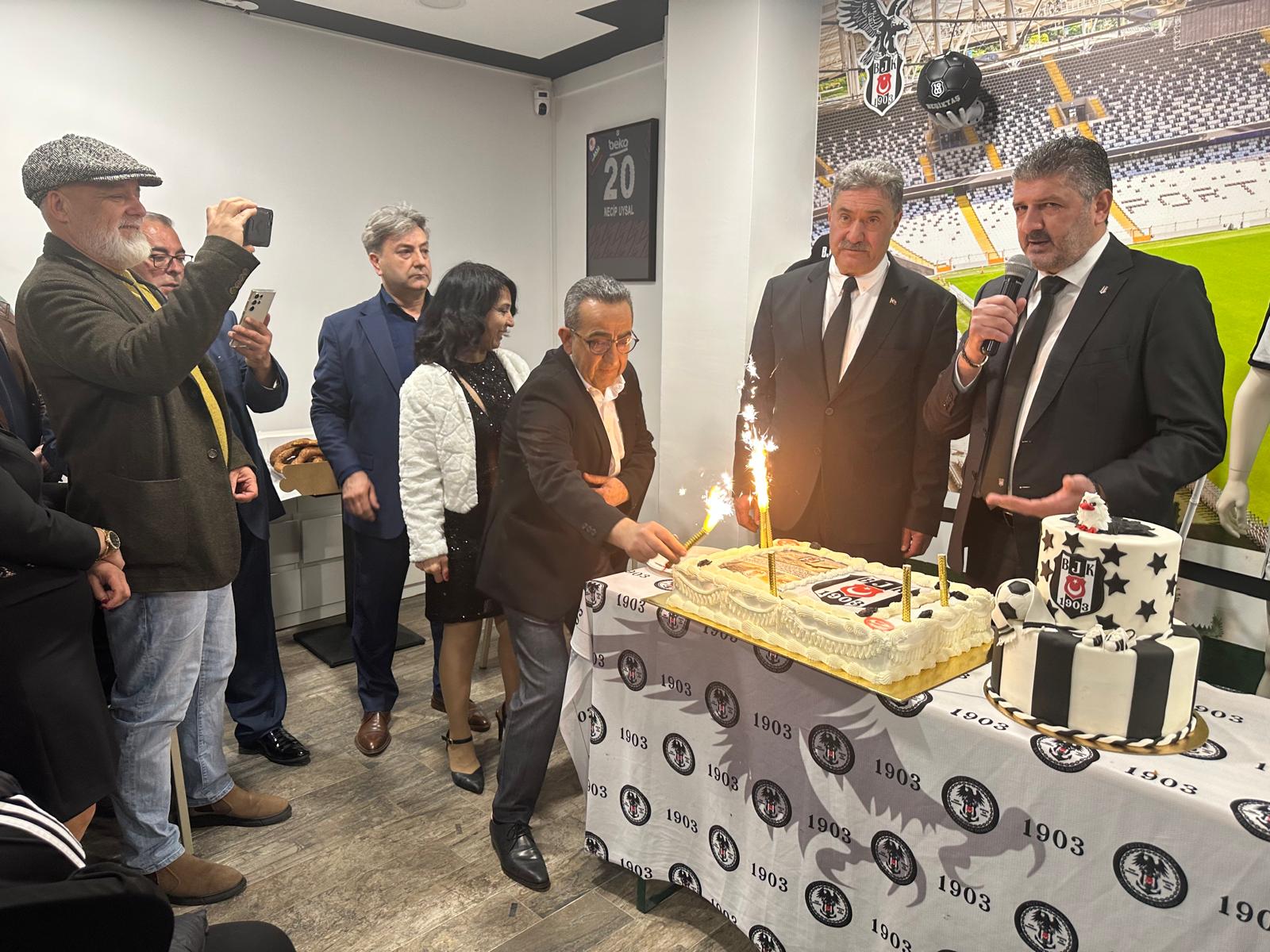 Hamburg’da Siyah-Beyaz Coşku: Kuzey Almanya Beşiktaşlılar Derneği Resmen Açıldı