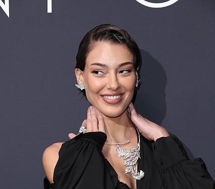DİLAN ÇİÇEK DENİZ CANNES’DAKİ ÖZEL “WOMEN IN MOTION” DAVETİNE KATILAN TEK TÜRK OYUNCU OLDU