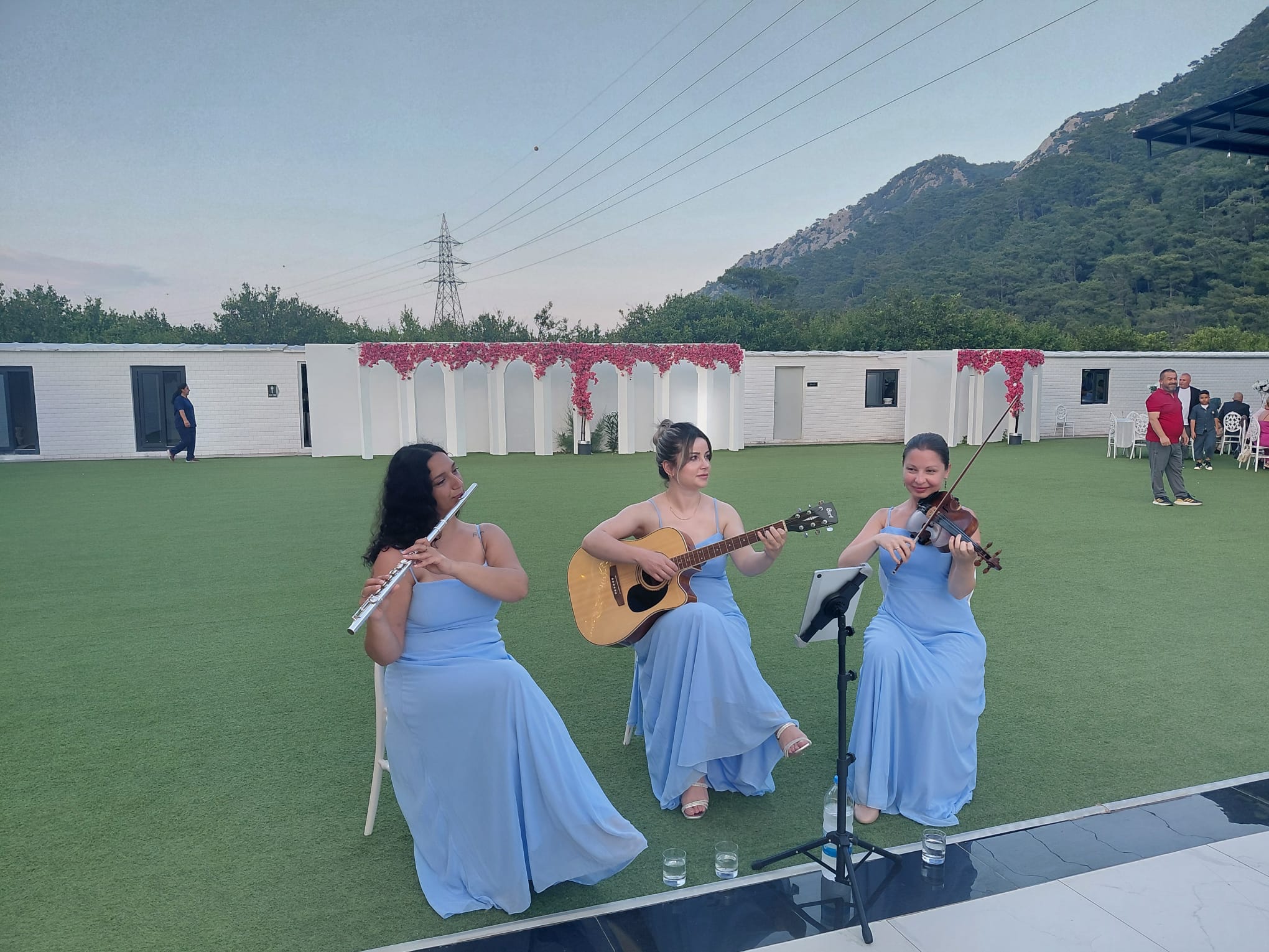 Antalya Sosyal Hayatının En Görkemli Düğünlerinden Biri: Demirci ve Can Ailelerinin Mutlu Günü