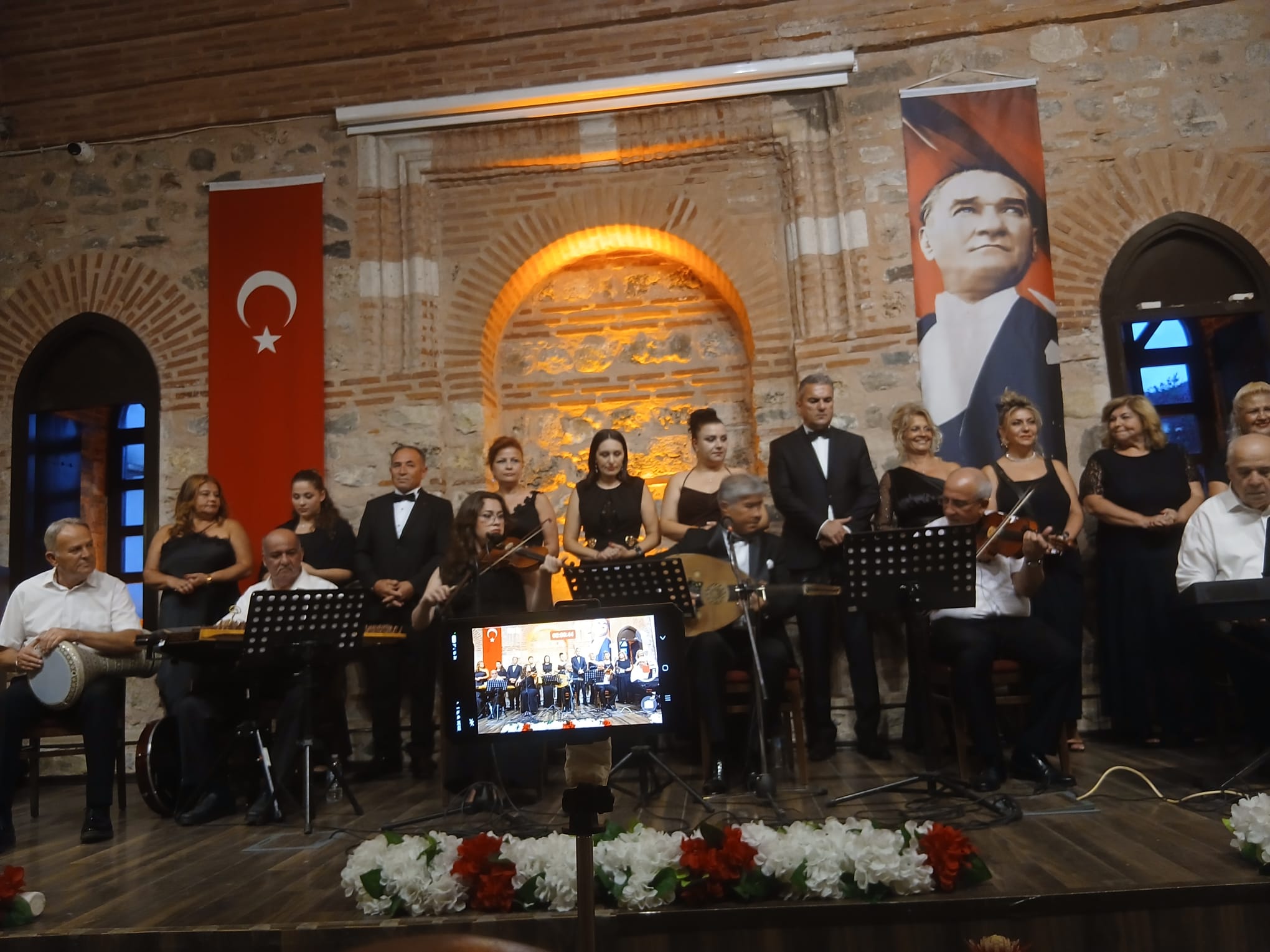 BESTECİNİN KENDİ DÜNYASINA YOLCULUK