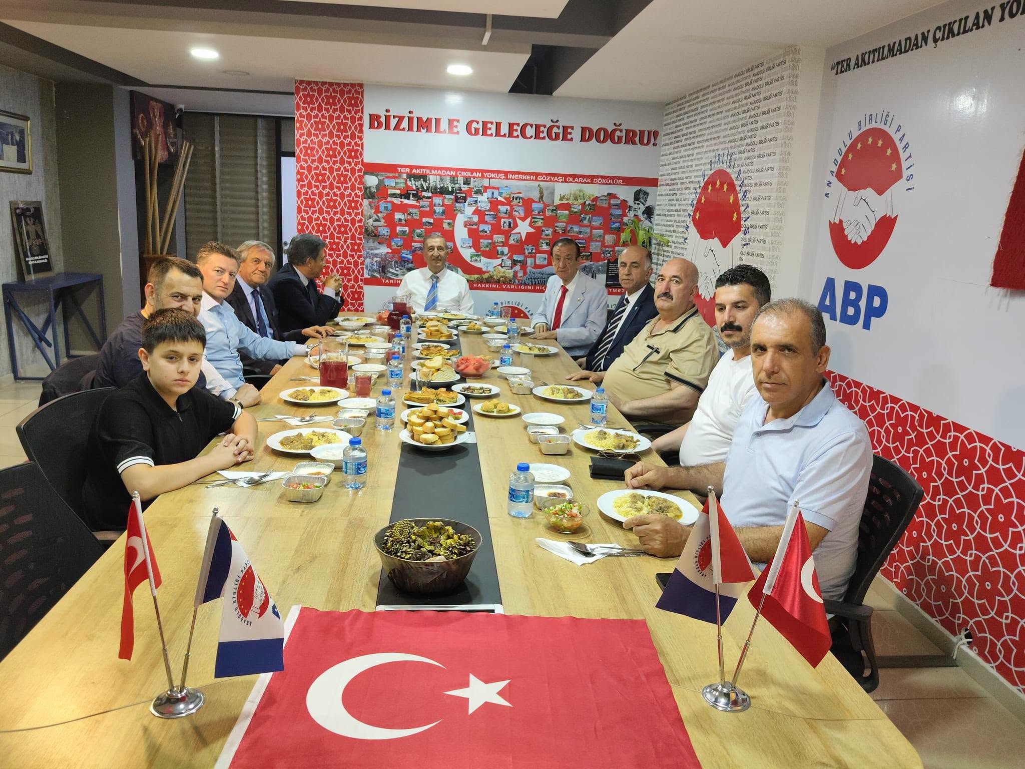Anadolu Birliği Partisi’nde Kapsamlı İstişare Toplantısı: “Güçlü Türkiye, Güçlü Teşkilatlarla Mümkündür”