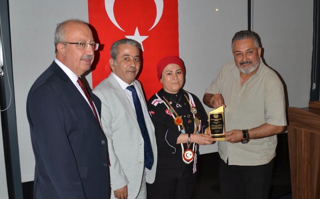 ANTALYA’DA GÖRKEMLİ ÖDÜL GECESİ: “YILIN AŞÇISI” ÖDÜLÜ TÜLAY CEYLAN’IN OLDU