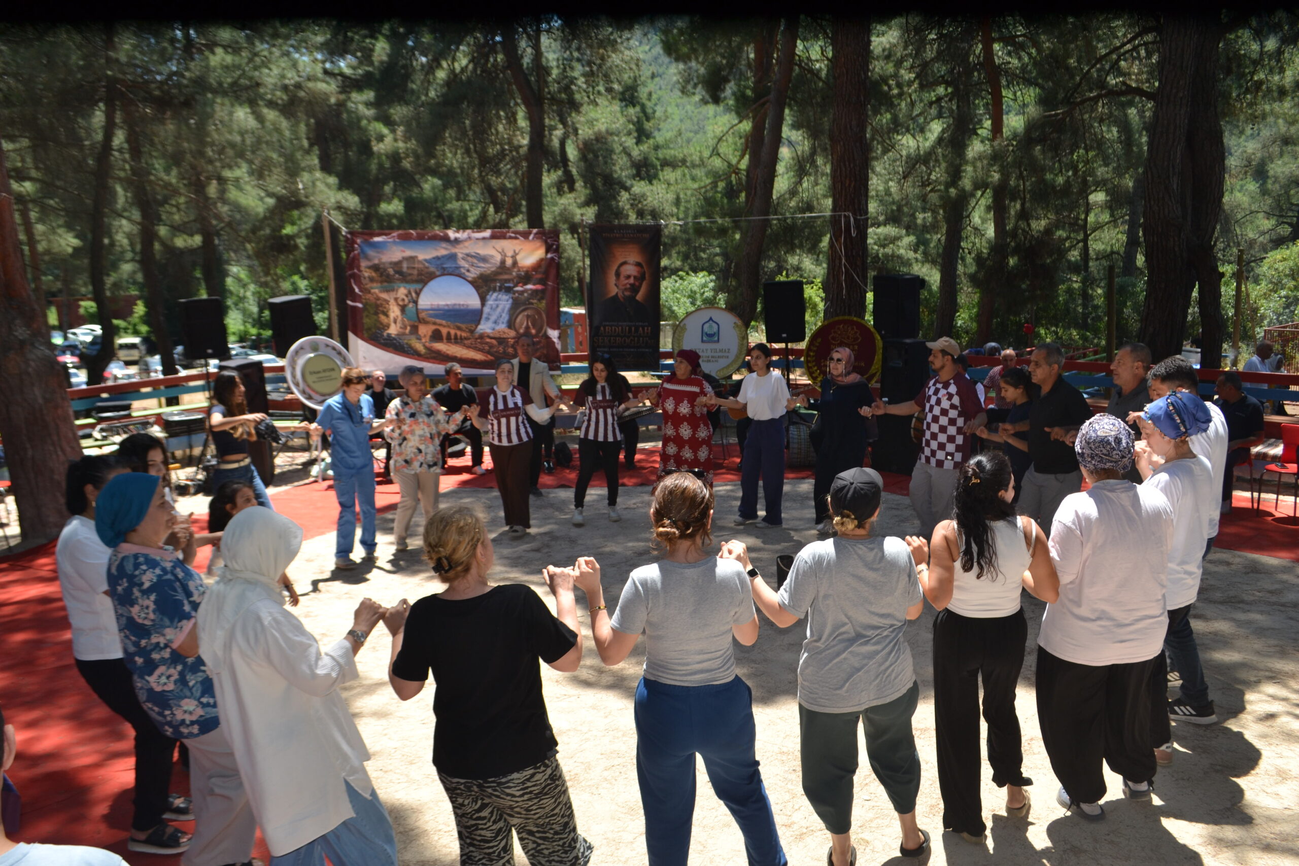 BURSA ELAZIĞLILAR DERNEĞİ’NİN 26. PEYNİRLİ EKMEK PİKNİĞİNDE BİNLERCE ELAZIĞ SEVDALISI BULUŞTU