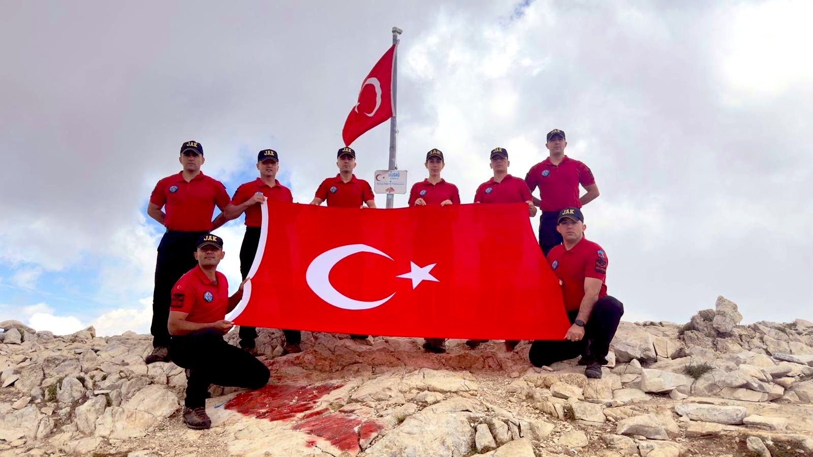 Bursa JAK Timlerinden 15 Temmuz’a Anlamlı Tırmanış