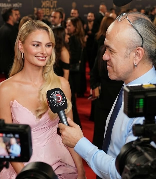 Ünlü Magazin Gazetecisi Habib Aytekin ile Cindy Marina’nın Özel Röportajı Dikkat Çekti: Samimi Sohbet ve Renkli Anlar Geceye Damga Vurdu