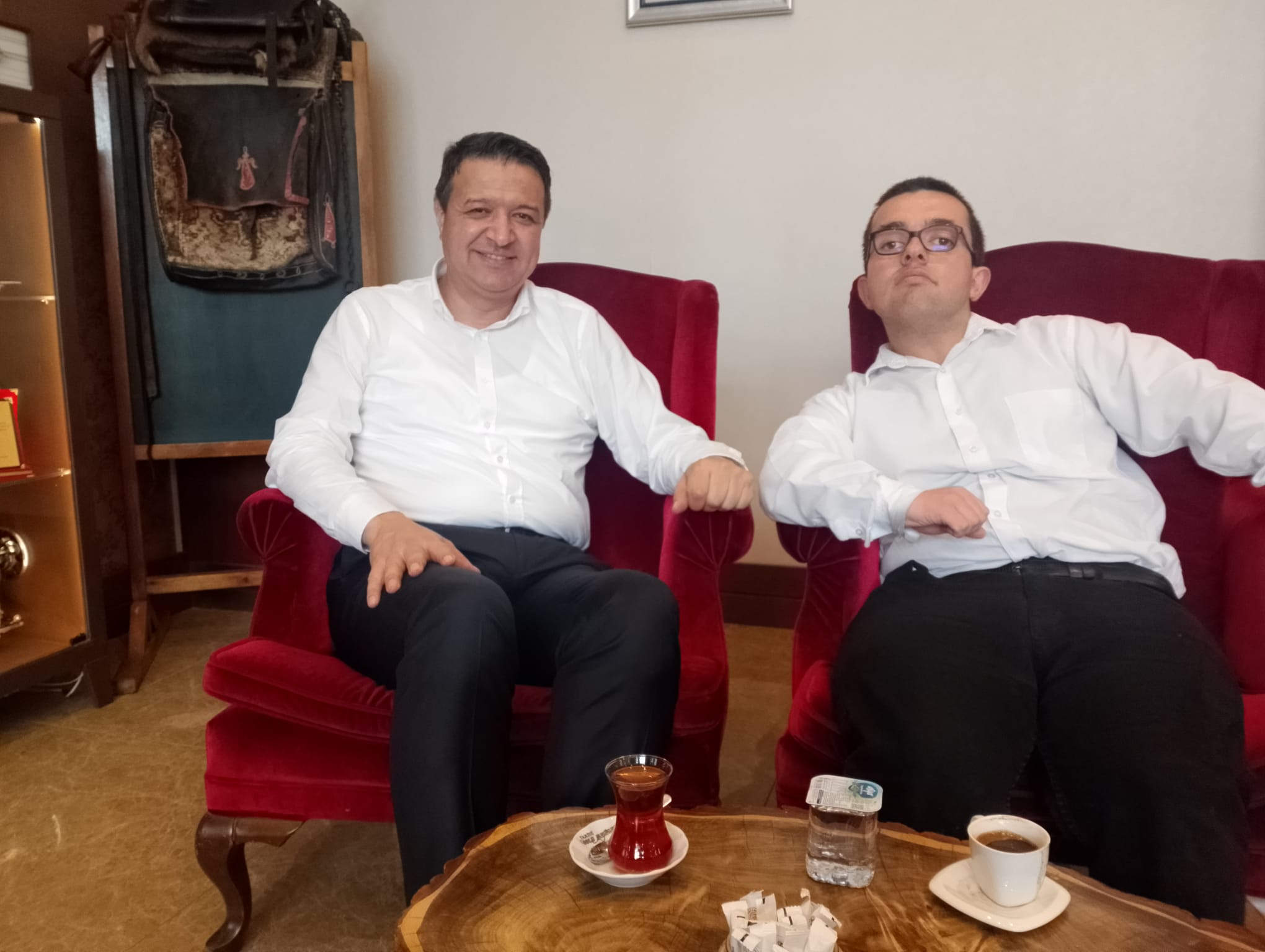SAADET LİDERİ MAHMUT ARIKAN’DAN BOLU’DA KRİTİK ZİYARET! YAVUZ SELİM AK İLE SEÇİMLER VE İTTİFAKLAR MASAYA YATIRILDI