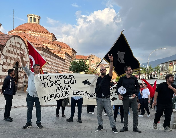 Bursa’da “Çerçeve Yasa” tepkisi: Turancı derneklerden Fomara Meydanı’na güçlü mesaj