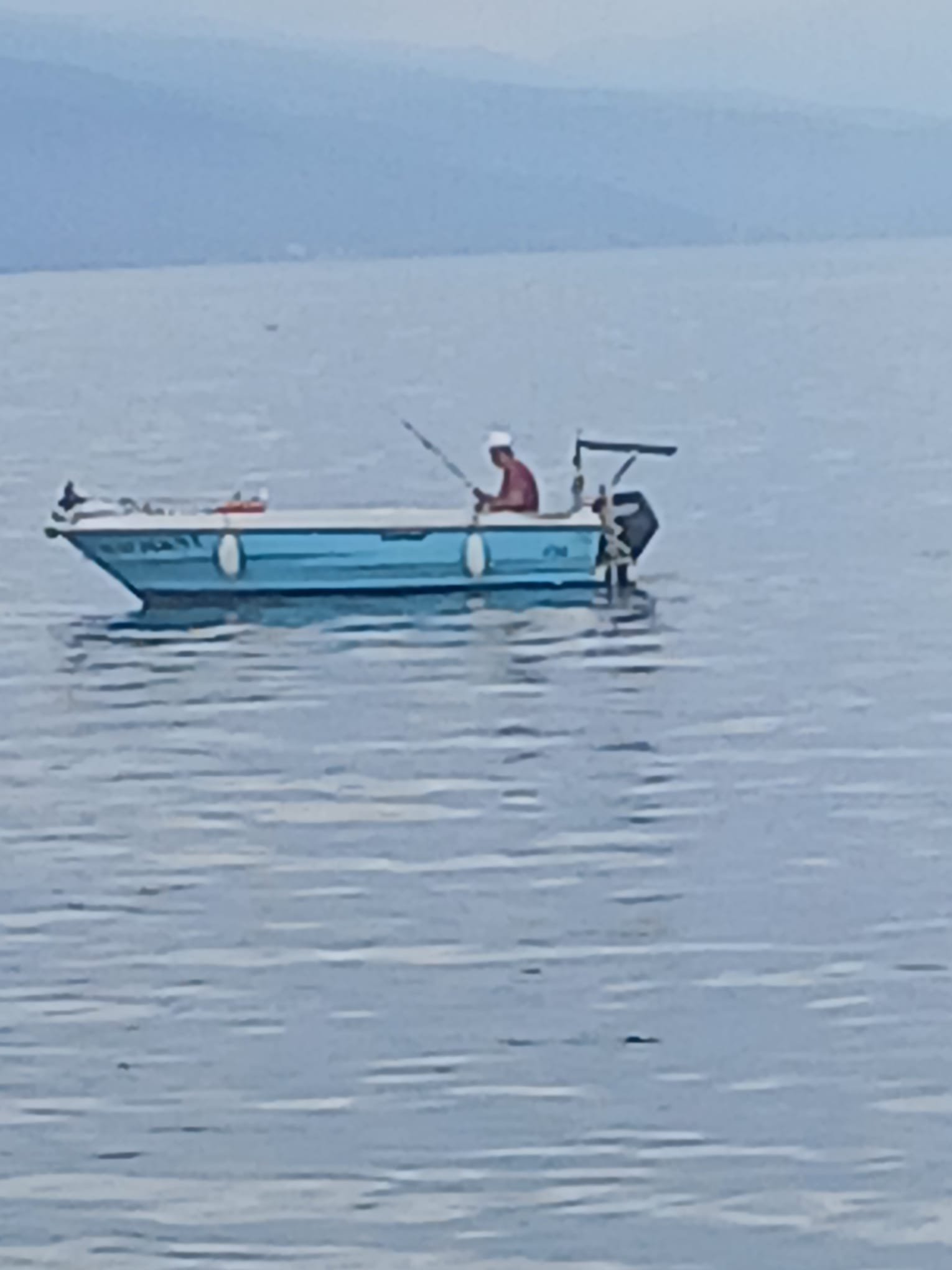 DENİZİN SESSİZLİĞİNDE BİR EMEKÇİ