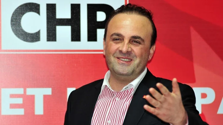 CHP Bursa’da yönetim bilmecesi: Deniz Baykal atandı, peki yeni yönetim ne zaman?